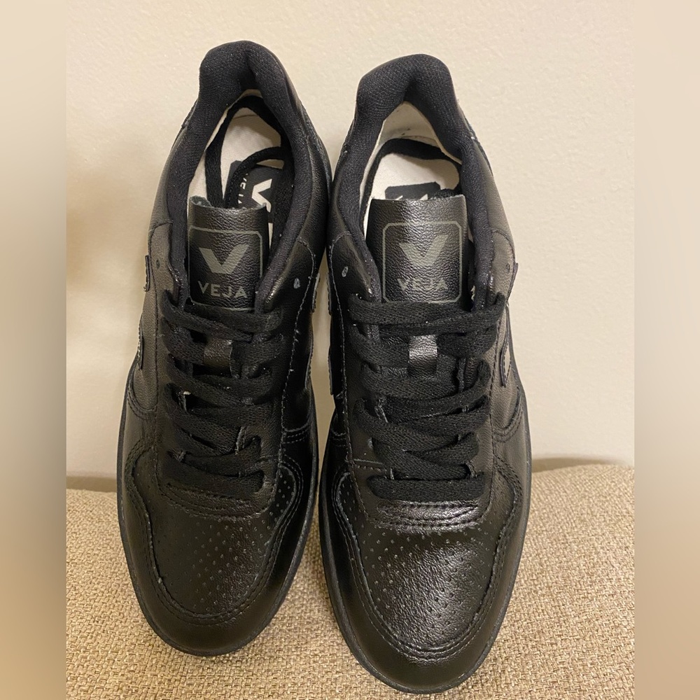 VEJA V-10  MADE IN BRAZIL VEGAN ALL BLACK 2.0 - Picture 14 of 16